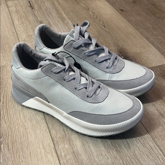 Sorel - Out N About III City Sneaker waterproof NEW IN BOX, women’s 10.5 - Picture 2 of 11